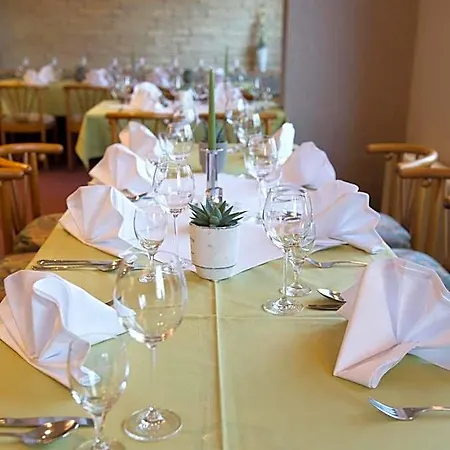 & Restaurant Waldcafe Hotel Hettstedt