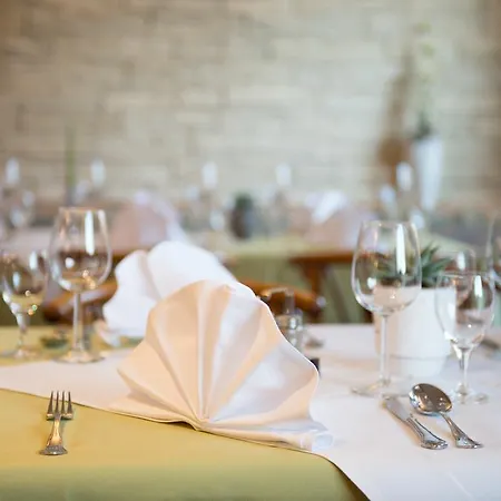 & Restaurant Waldcafe 3*