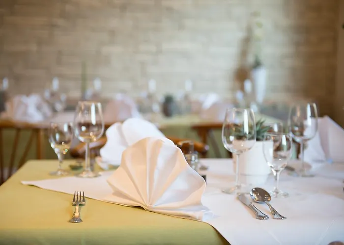 & Restaurant Waldcafe 3*